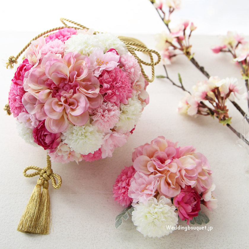 春色ピンクと八重桜の和装用ボールブーケ | ウェディングブーケ.jp