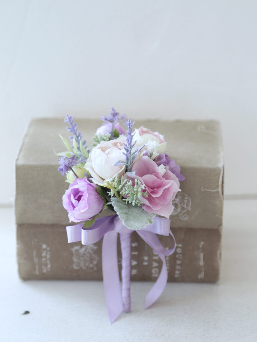 紫のミニバラとナチュラルなお花のリースブーケ・ブートニアセット | ウェディングブーケ.jp